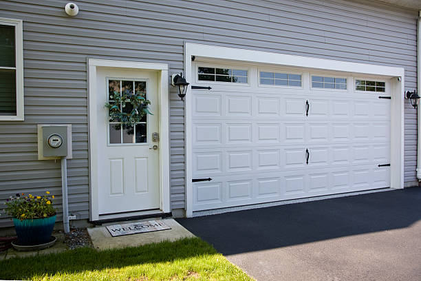 24/7 Emergency Garage Door Panel Replacement experts in Bourbonnais, IL